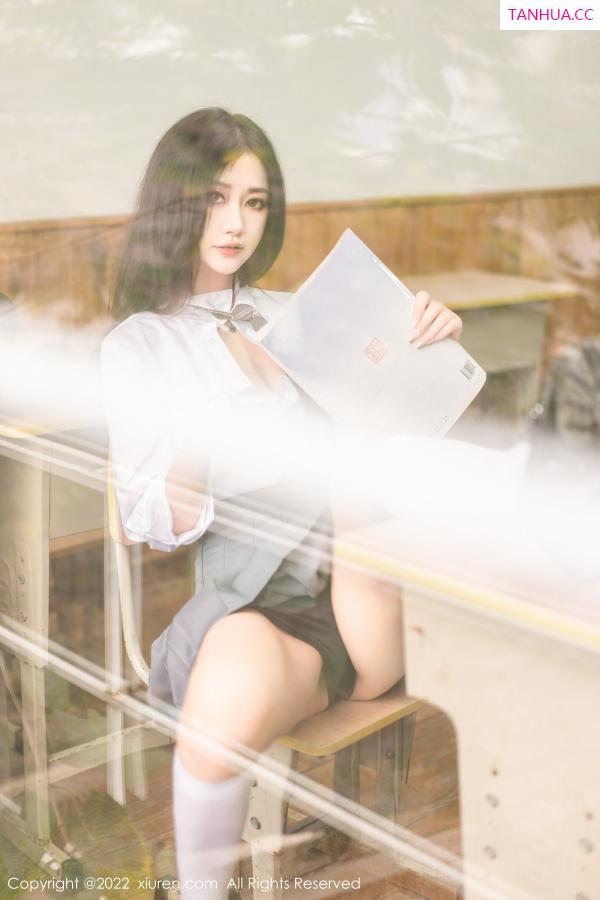laura阿姣  [XiuRen]高清写真图 2022.12.08 No.5970 laura阿姣 短裙美腿第32张图片